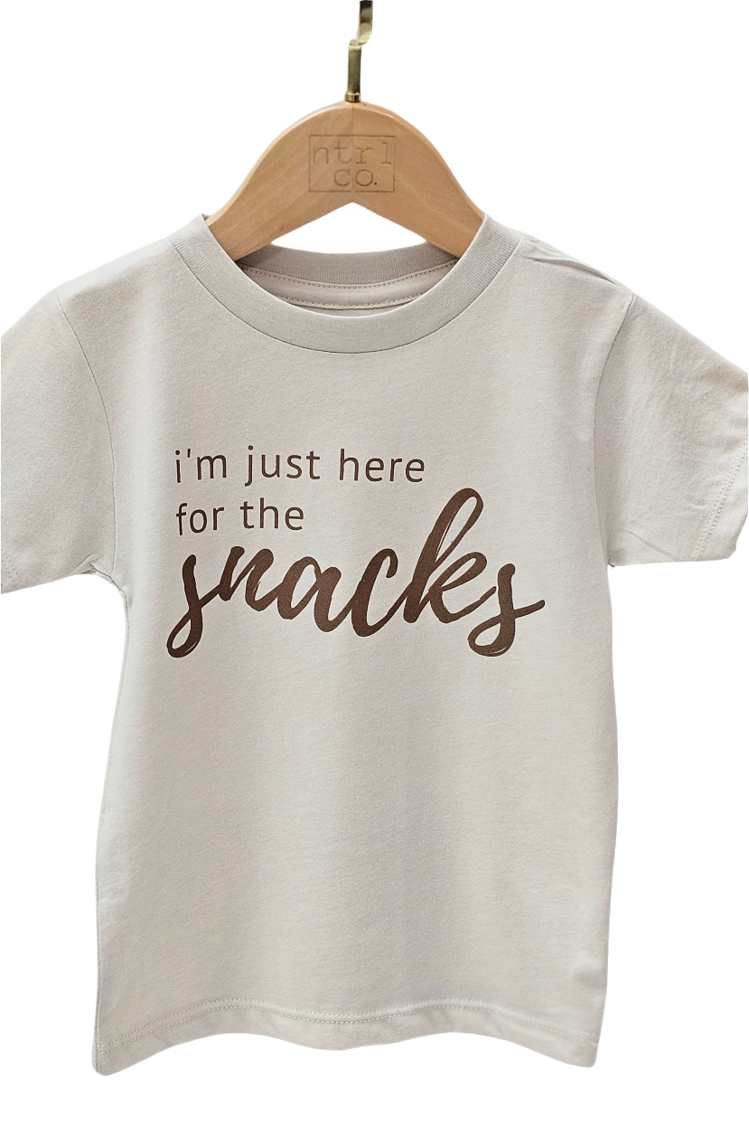Just Here For The Snacks Graphic Short Sleeve Tee